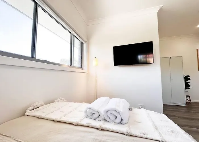 Coastlight - Modern Beachside Studio In Woonona