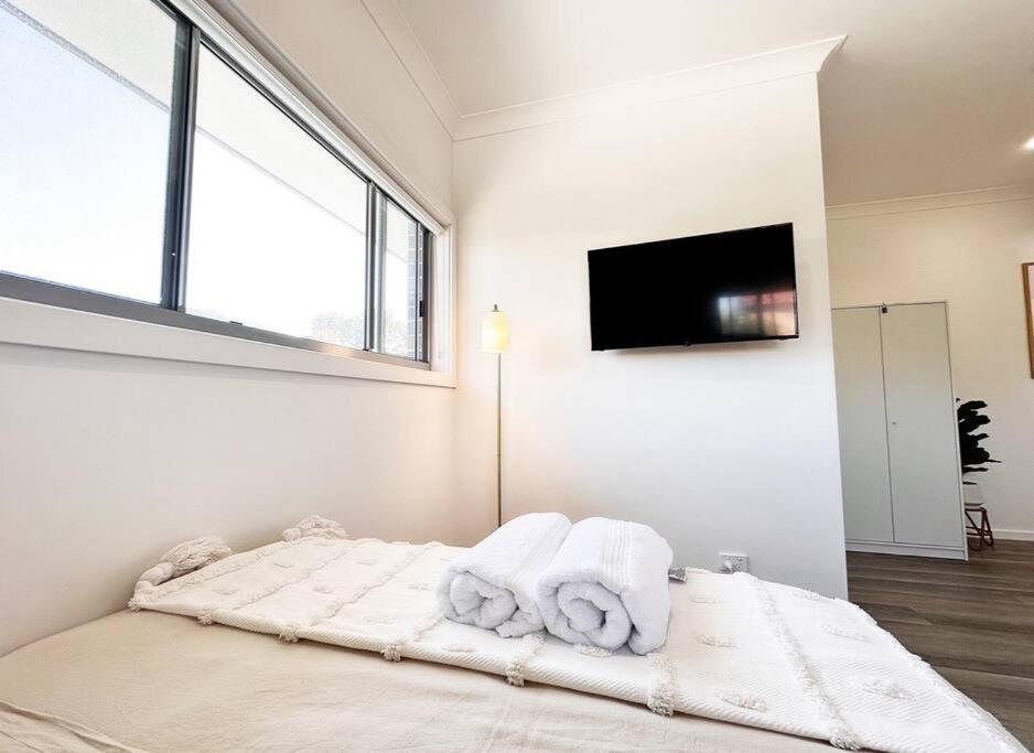 Coastlight - Modern Beachside In Apartment Woonona